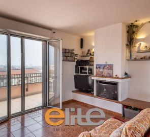 attico con terrazzo in piazza angilberto