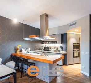 8° e Ultimo piano panoramico 3 locali 2wc.