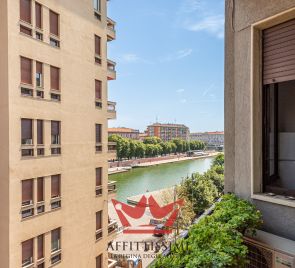 Grande monolocale con vista sulla darsena.