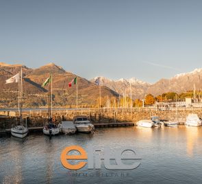 Villa singola con box doppio e giardino lago di como.
